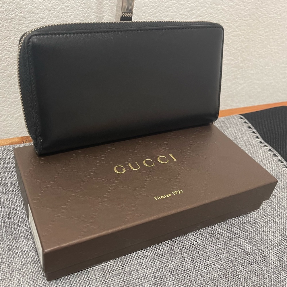 18. Gucci Black Blade Zip Around Wallet - Picture 6 of 12